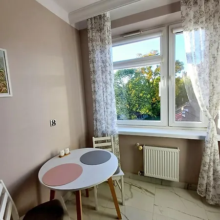 Pod Papugami Apartman *