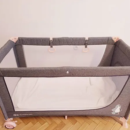 Apartman Pod Papugami