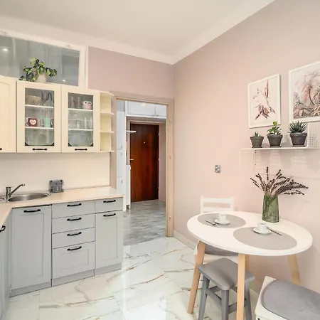 Pod Papugami By Meadow *